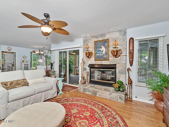 2nd image of 401 Lord Granville Drive