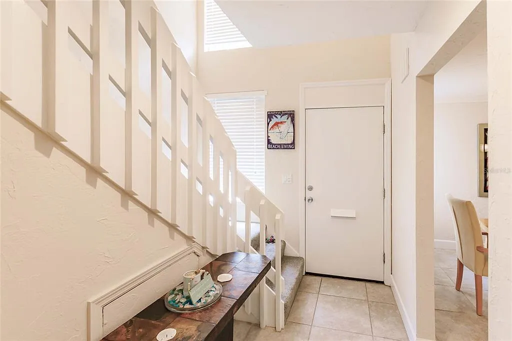 2 bed, 2.0 bath, 1310 sqft, $8,010 — Photo 3