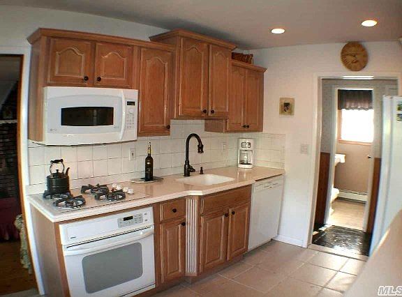 2nd image of 6 Stanley Ct