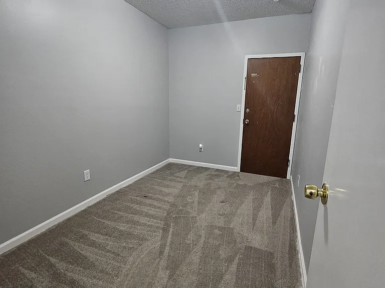 150 W Main St #4 — Photo 9