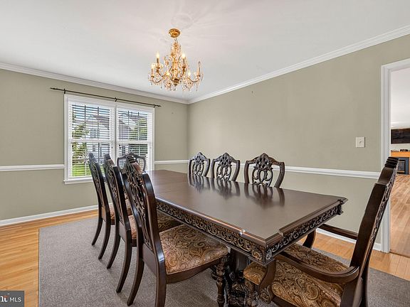 5th image of 33 Wild Rose Dr