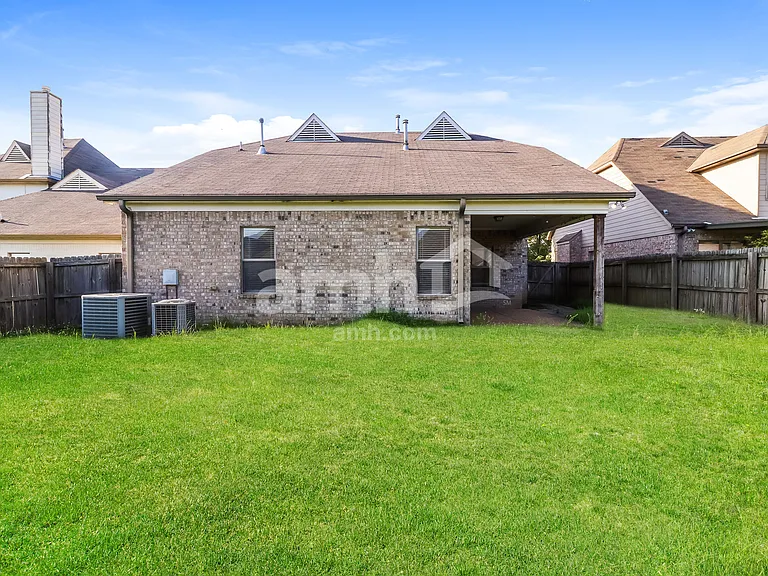 440 Green Willow Cv — Photo 17