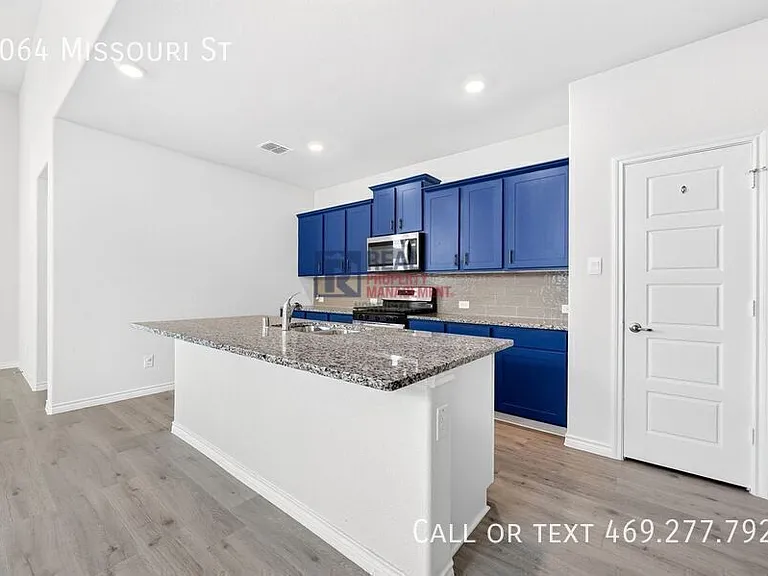 2064 Missouri St — Photo 10