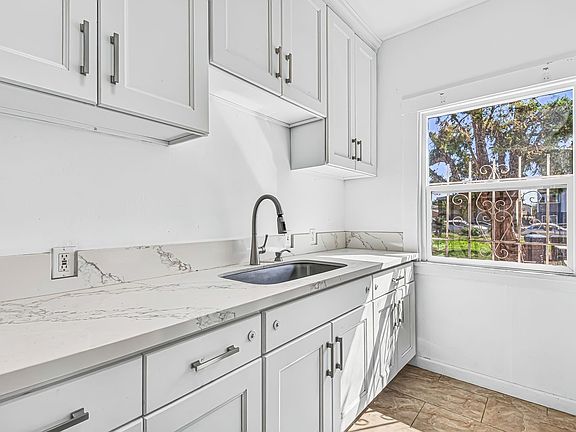 5th image of 1331 W 19th St