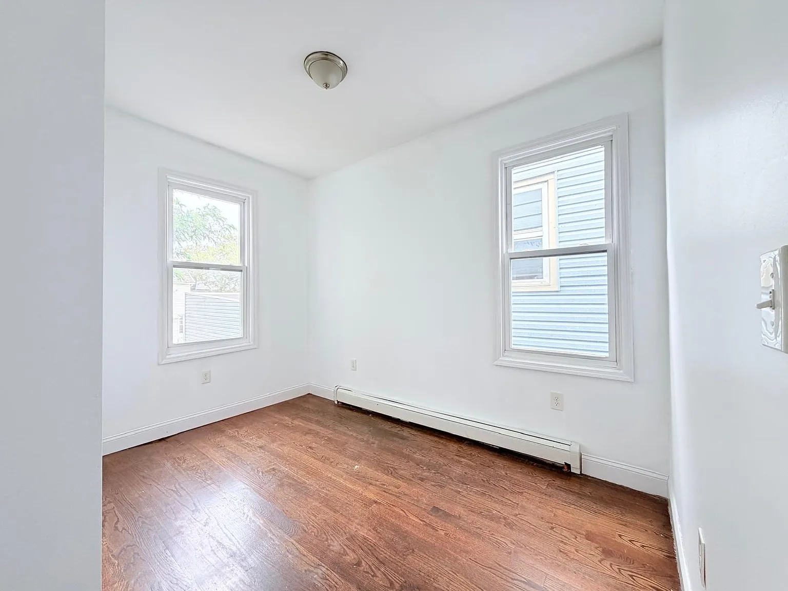 48 Gates Ave — Photo 2