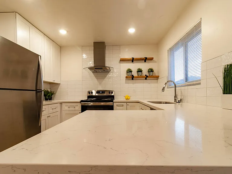 550 N. Fair Oaks Ave — Photo 20