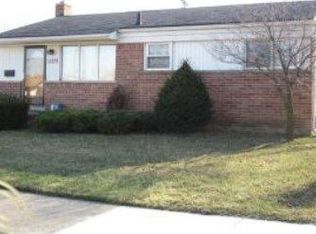 18030 S Wind Dr, Fraser, MI 48026