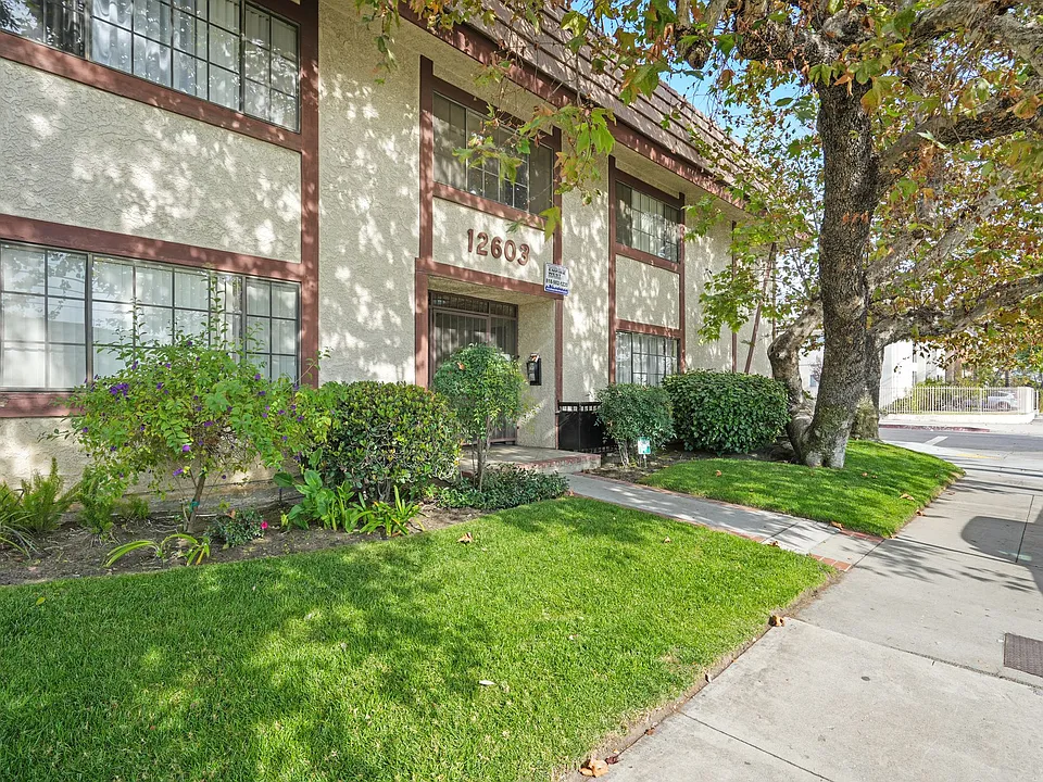 12603 Oxnard St #2