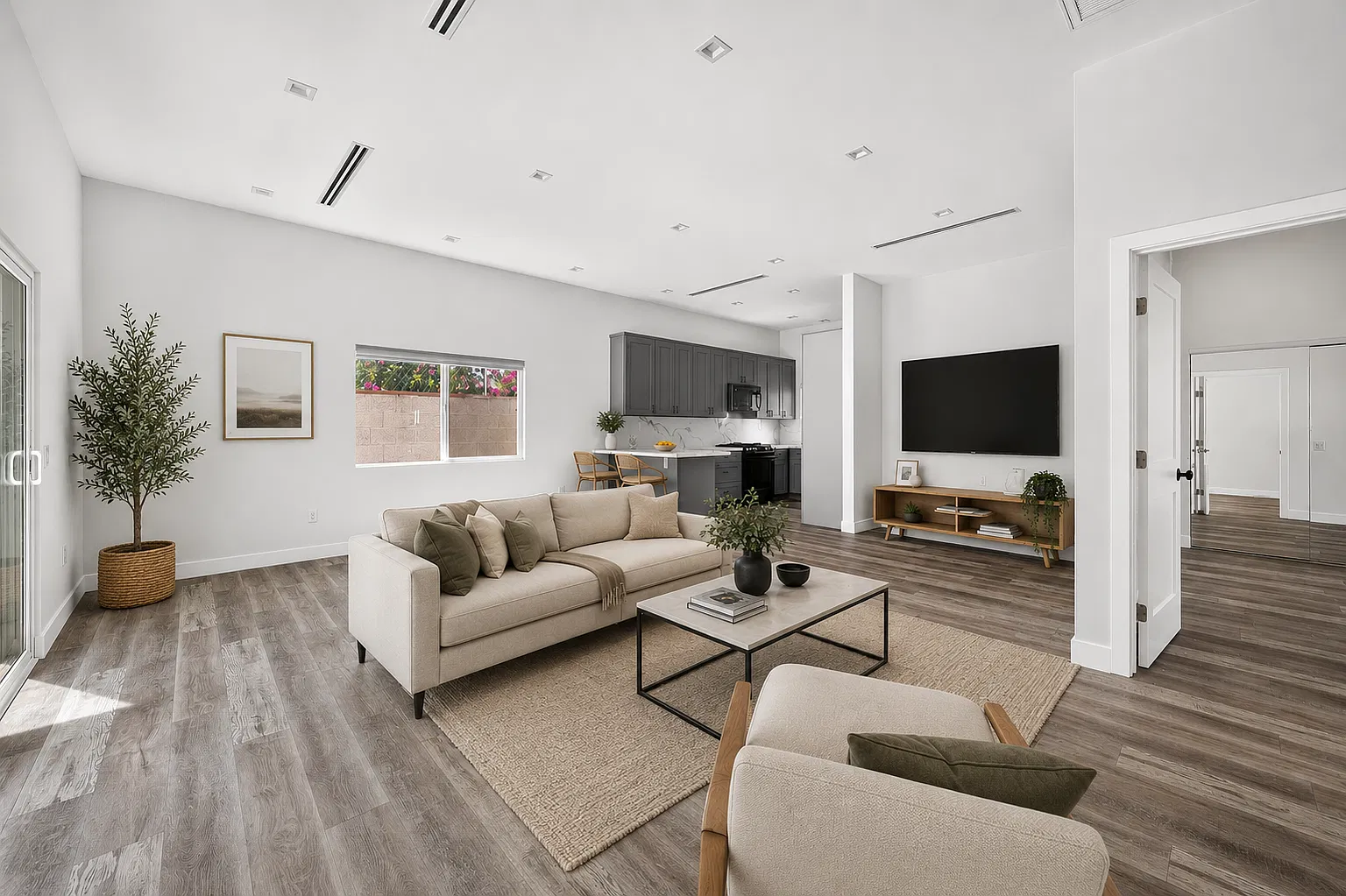 3 bed, 1200 sqft, $3,850 — Photo 1