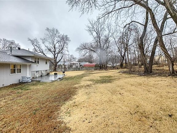 3rd image of 305 N Park St