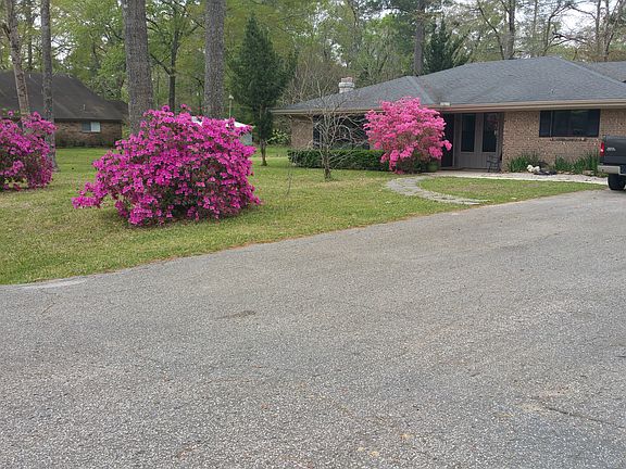 3rd image of 2111 Pinecrest Dr