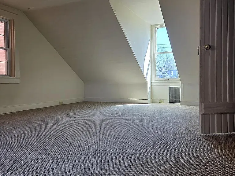 415 W King St — Photo 13