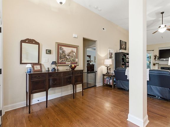 5th image of 142 Candlenut Ln