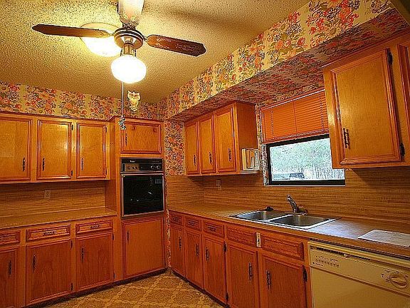 4th image of 8 Hollyberry St