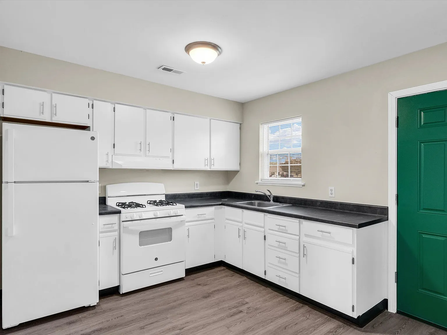 2 bed, 730 sqft, $725 — Photo 3