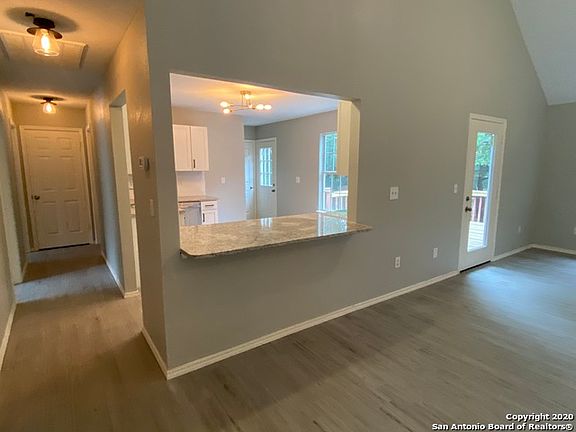 5th image of 202 Dove Ct E