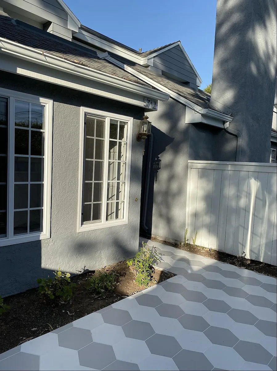 Front door patio with newly added tiles. Great space for grill and patio chairs - 5712 Canterbury Dr