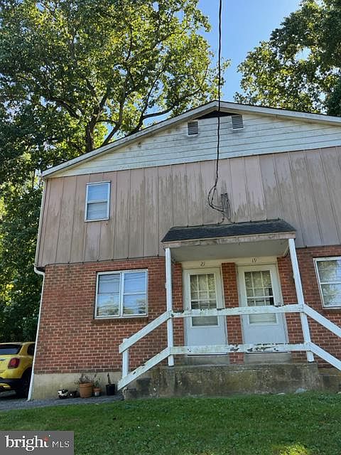 1st image of 21 White Clay Dr