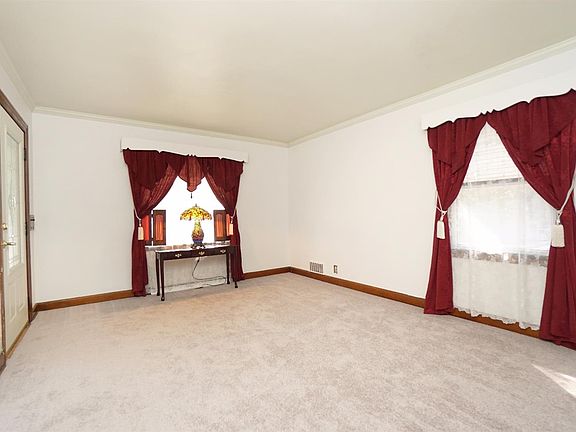5th image of 1722 Greenwood Ave