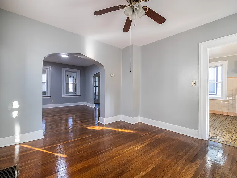 216 Howard Ave — Photo 7