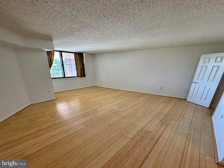 10101 Grosvenor Pl #507 — Photo 15