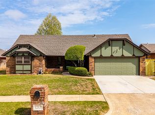 1213 NW 9th St, Moore, OK 73170