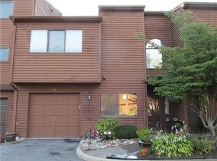 24 Aspen Ct, Nanuet, NY 10954