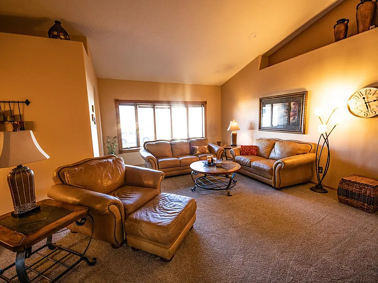 616 Swan Ct — Photo 8