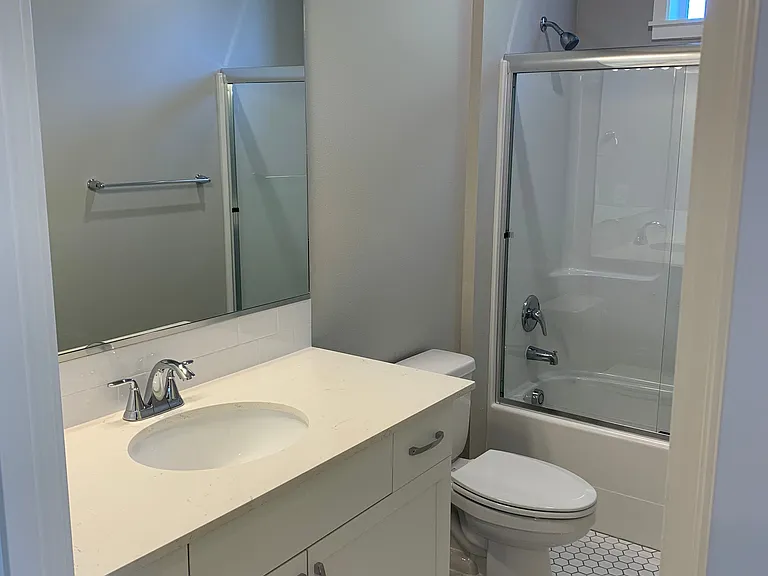 6940 N Greenwich Ave #7 — Photo 7