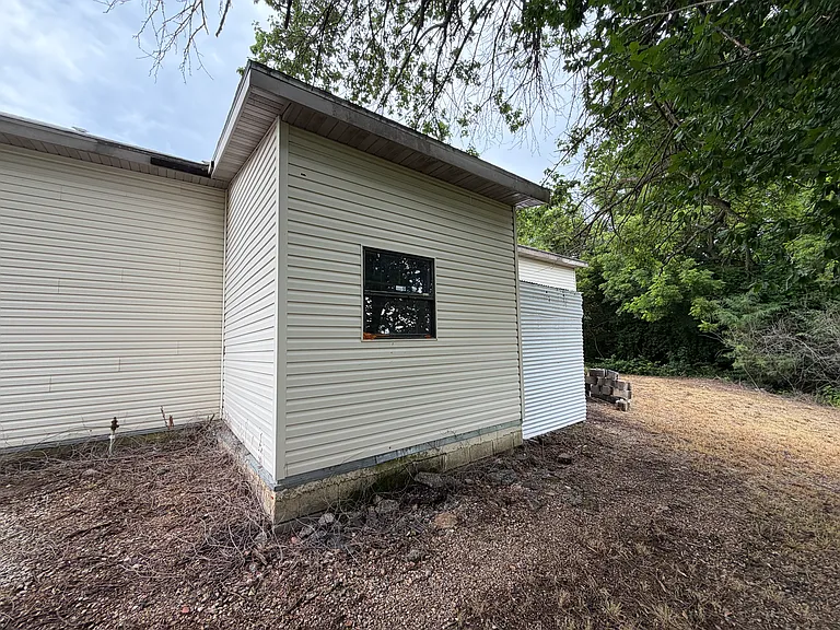 711 Kenoly St — Photo 3