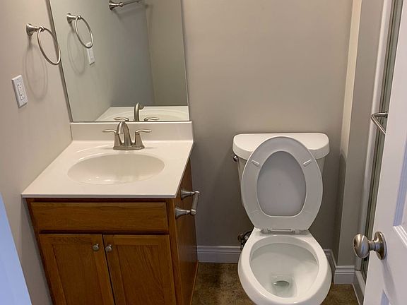 5th image of 821 E Walnut St APT 205