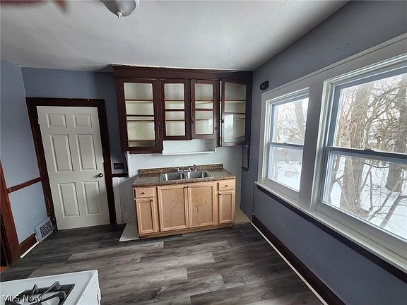 4th image of 12404 Parkhill Ave