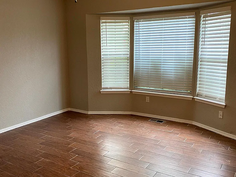 1204 Ironrock Dr — Photo 9