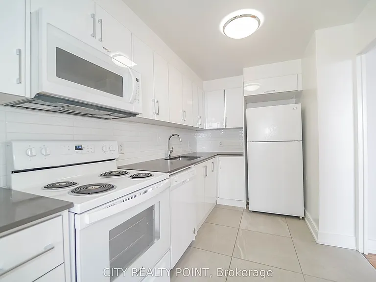 6200 Bathurst St #410 — Photo 9