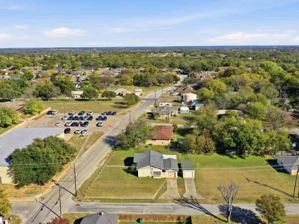 300 E 5th St, Springtown, TX 76082