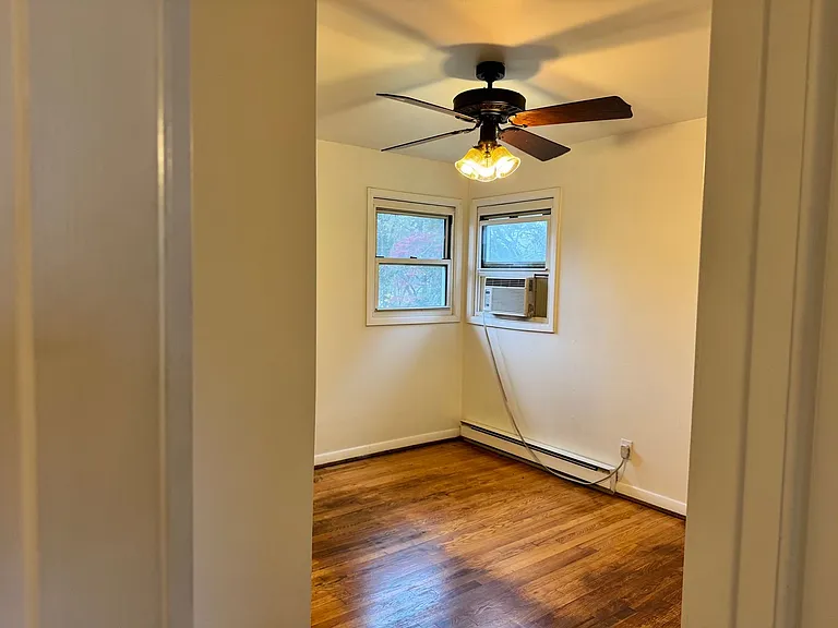 931 Moravia St — Photo 11