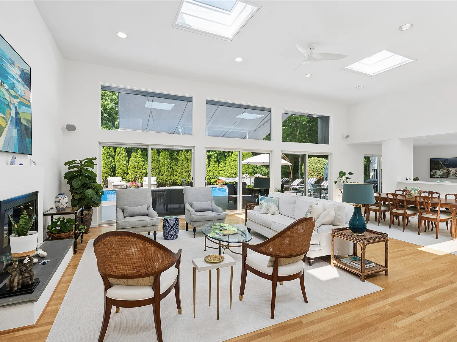 Contemporary Quogue Retreat with Pool and Tennis — Photo 3