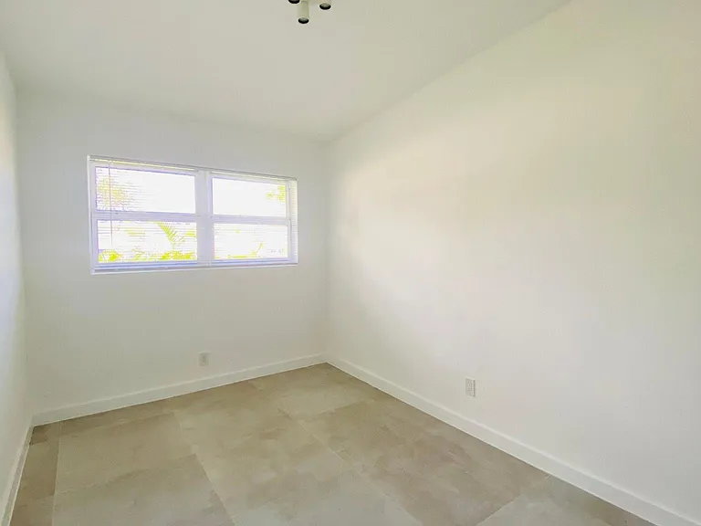 2001 NE 167th St #1 — Photo 17