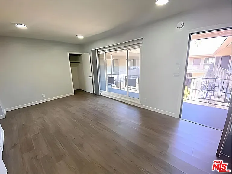 228 S Mariposa Ave #17 — Photo 5