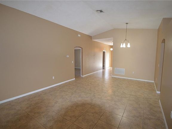 4th image of 106 Verbena St
