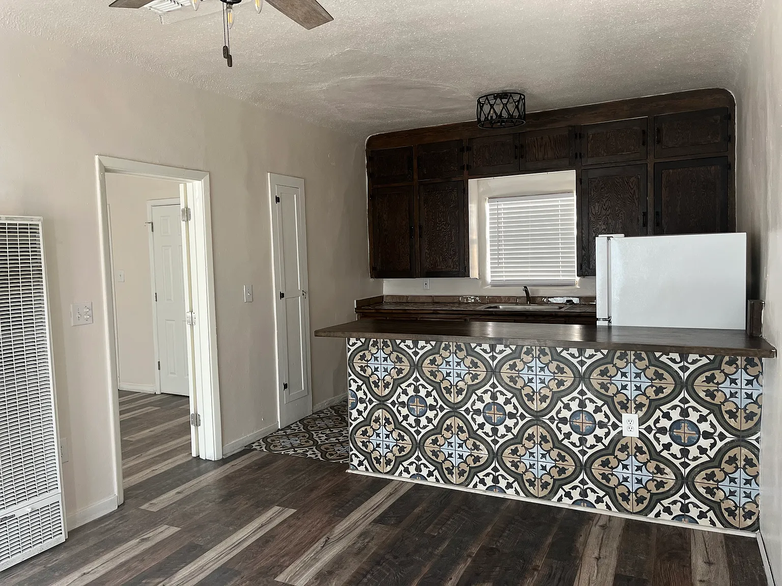 Renovated, Loaded, 1 Bedroom w/ Custom Touches — Photo 4