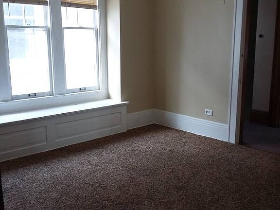 3rd image of 3027 N Maryland Ave