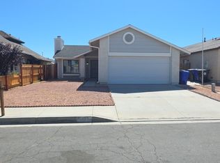 12225 Pluto Dr, Victorville, CA 92392