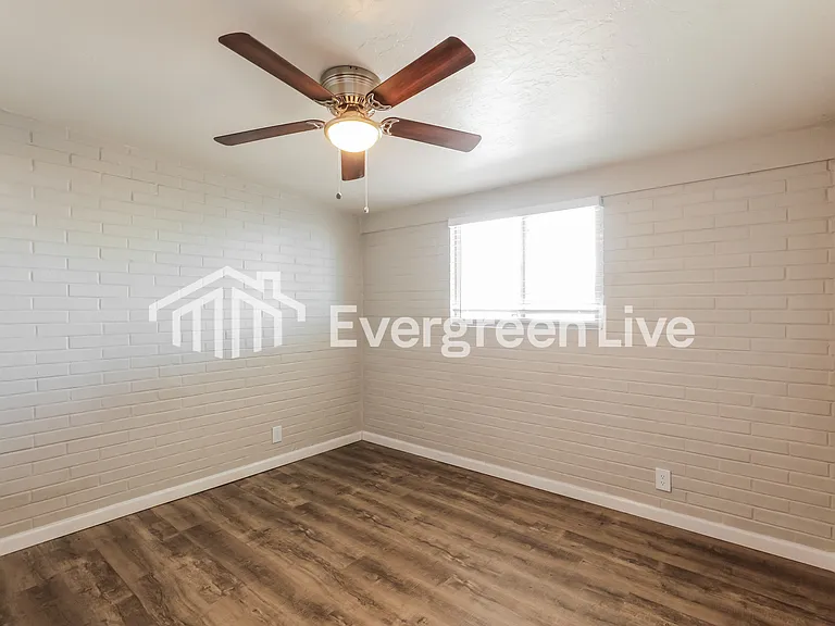 8056 E Victoria Dr — Photo 13