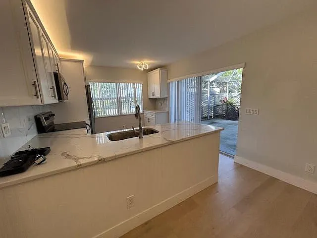 2807 SW Lakemont Pl #1 — Photo 6