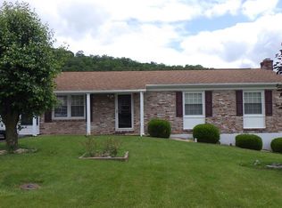 302 Mountain View Dr, Bluefield, VA 24605