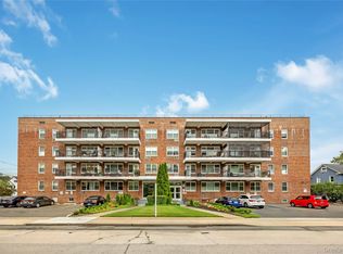 100 Randall Avenue #3D, Freeport, NY 11520