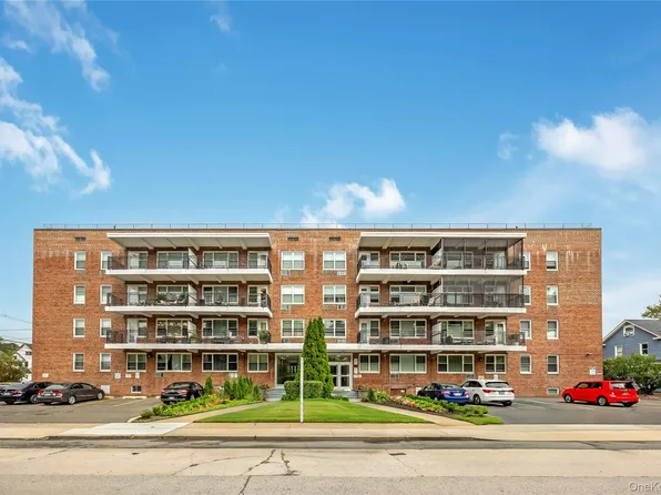 100 Randall Avenue #3D, Freeport, NY 11520