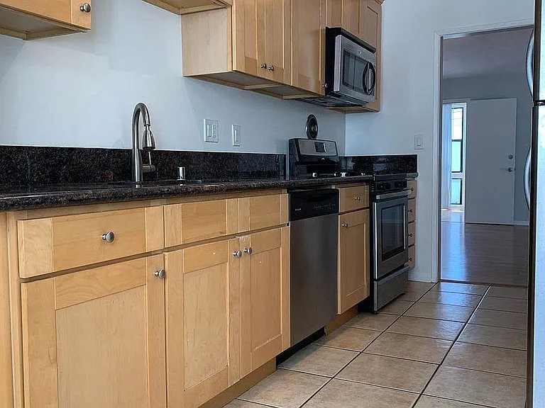 702 Manhattan Beach Blvd #J — Photo 24