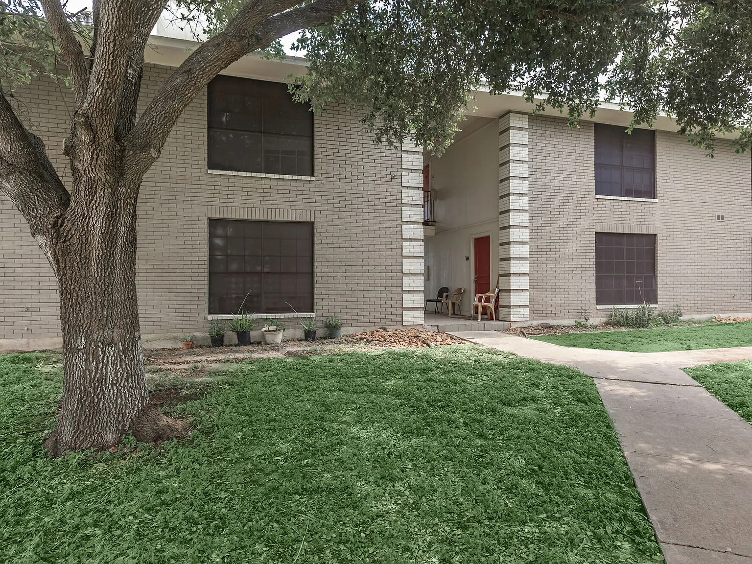 Tower South Apartments — Photo 1